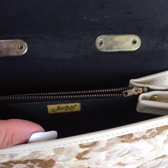 Beautiful handheld vintage carpet chenille bag. - Picture 3 of 3